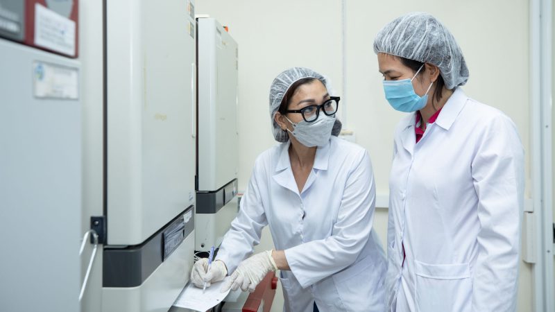 In Viet Nam, Laboratory Technicians Nguyen Thi Kim Chung (left) and Pham Thi Trang (right) read a slide to identify bacteria species as part of FHI 360’s work for the Fleming Fund, which supports the country in collecting, analyzing, sharing and using high-quality data on antimicrobial resistance. 

Photo credit: Vu Ngoc Dung for FHI 360.