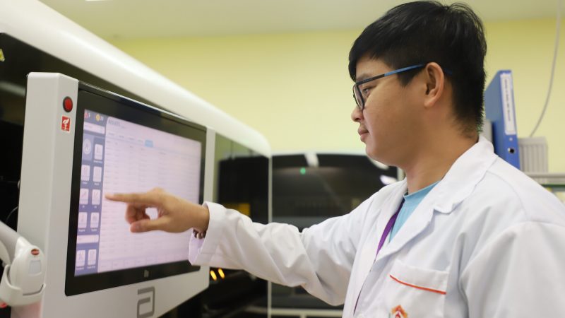 Laboratory Technician Khun Kakda performs his work at a lab at the National Center for HIV/AIDS, Dermatology and STD (NCHADS) clinic in Phnom Penh, Cambodia. NCHADS is a partner of FHI 360’s EpiC program’s, which ensures the scalability and sustainability of HIV services that can yield long-term epidemic control. 

Photo credit: Maly Phou for FHI 360.